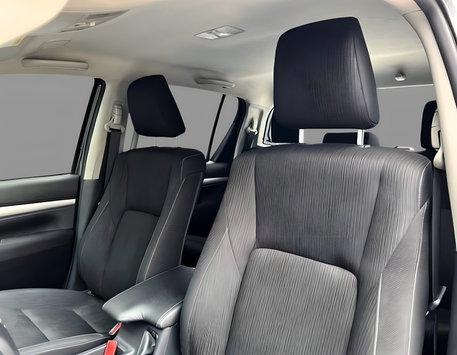 Toyota Hilux - foto 16