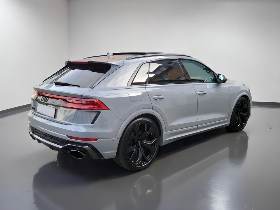 Audi RS Q8 (2)