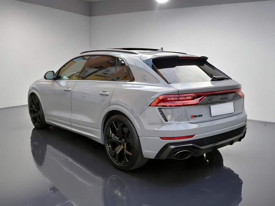 Audi RS Q8 (4)