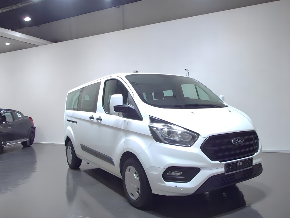 Ford Tourneo Custom (2)