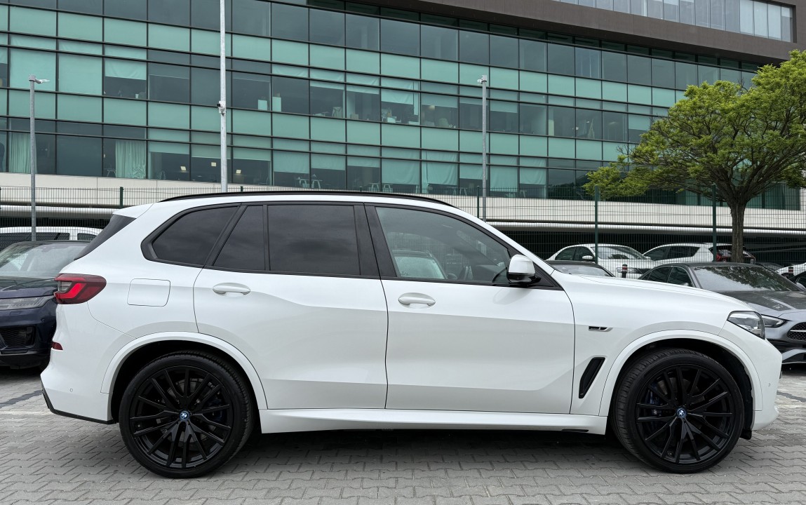 BMW X5 xDrive45e M-Sport (2)