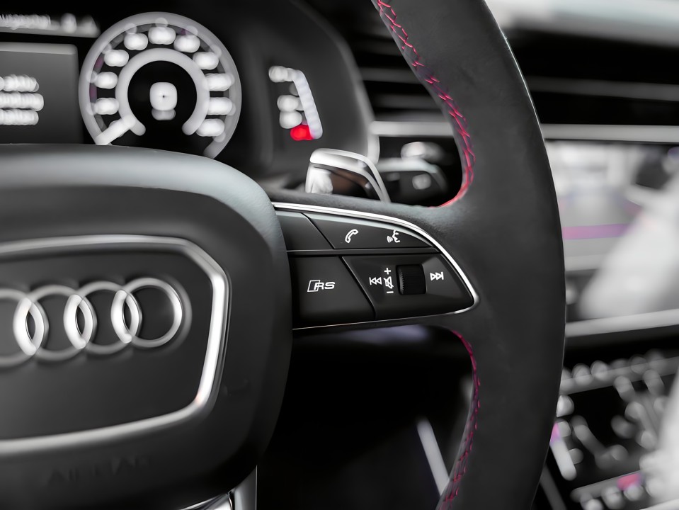 Audi RS Q8 - foto 11