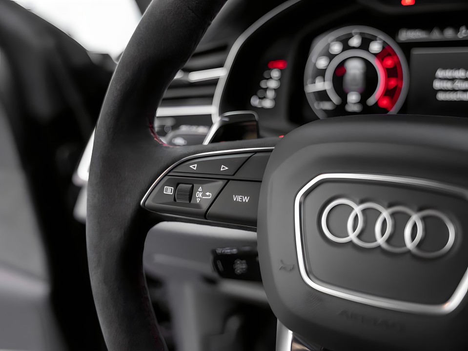 Audi RS Q8 - foto 9