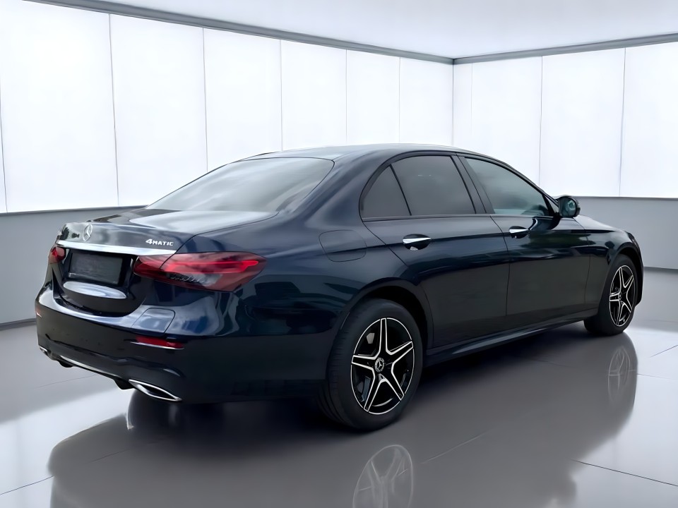 Mercedes-Benz E 300e 4MATIC AMG Line (3)