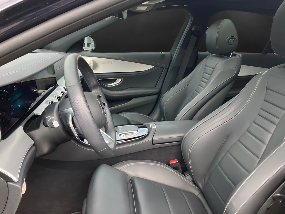 Mercedes-Benz E 300e 4MATIC AMG Line (4)