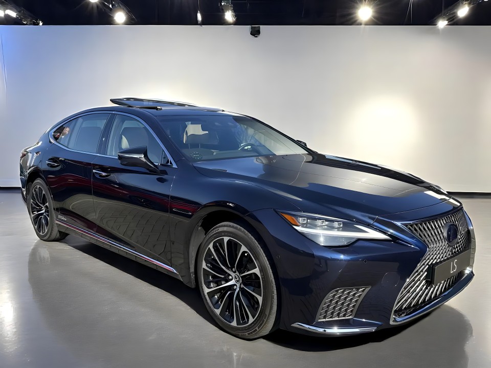 Lexus Seria LS 500h (3)