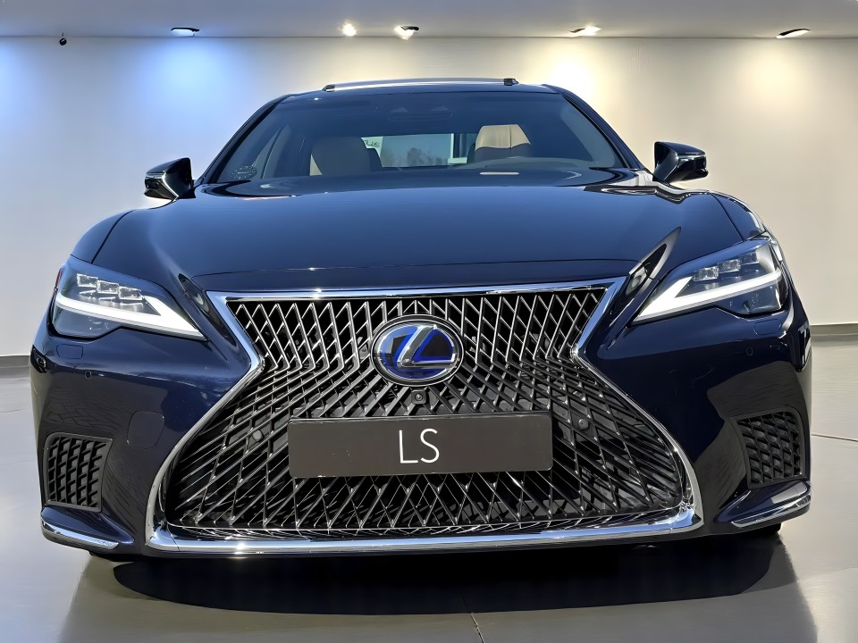 Lexus Seria LS 500h (2)