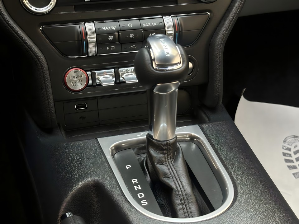 Ford Mustang - foto 9