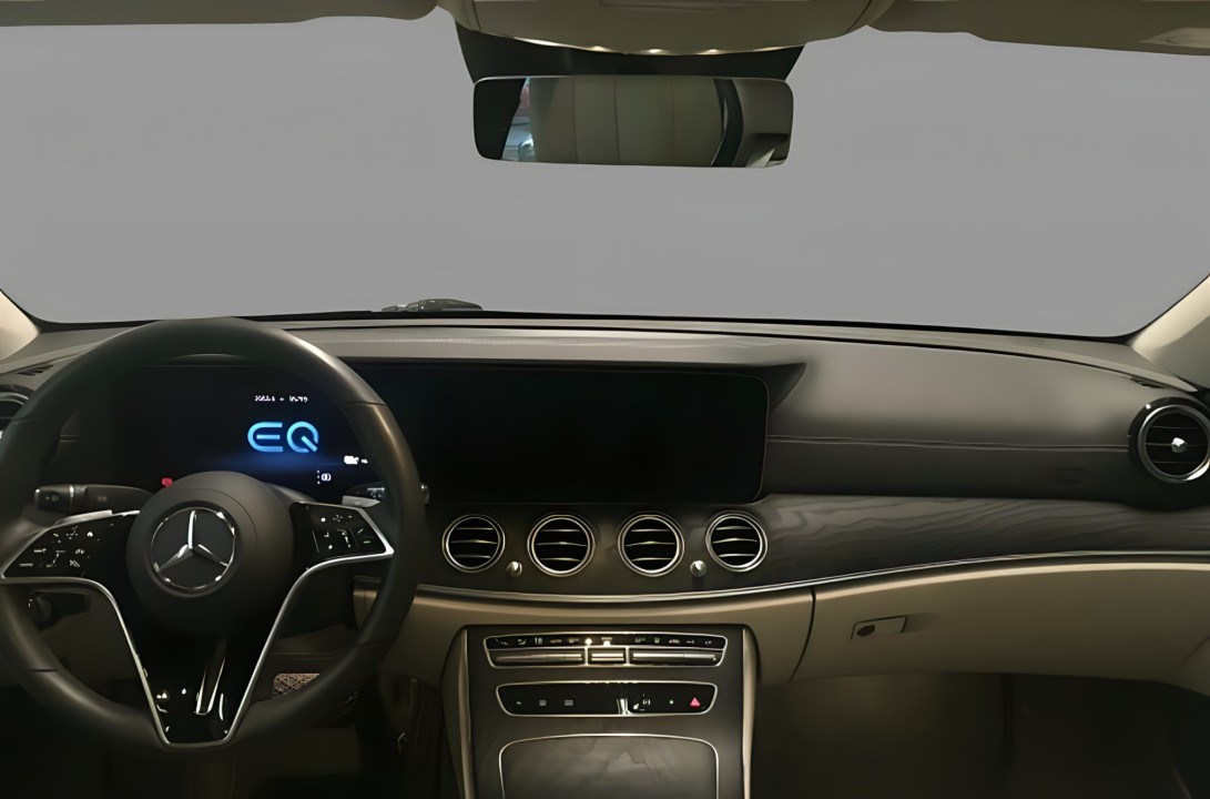 Mercedes-Benz E 300e 4MATIC (3)