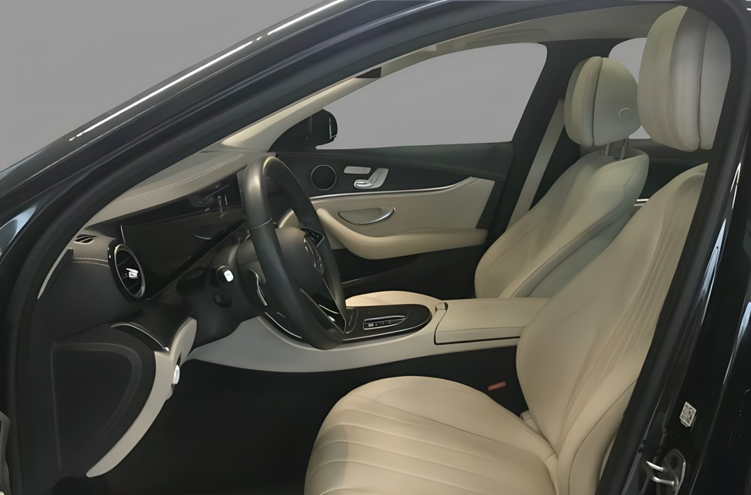 Mercedes-Benz E 300e 4MATIC (5)