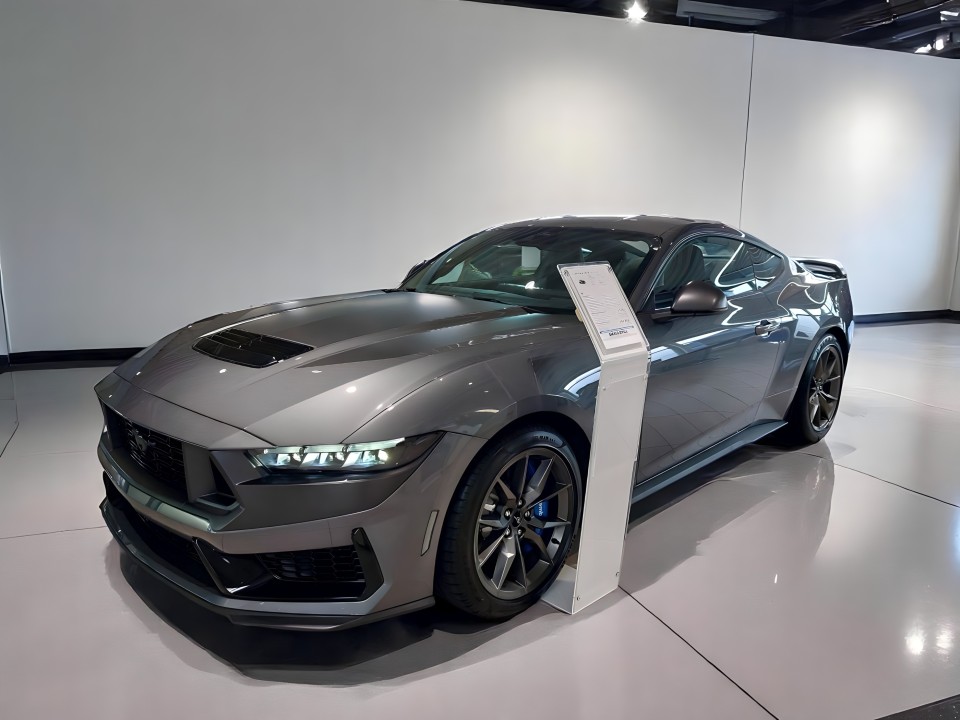 Ford Mustang Dark Horse (3)