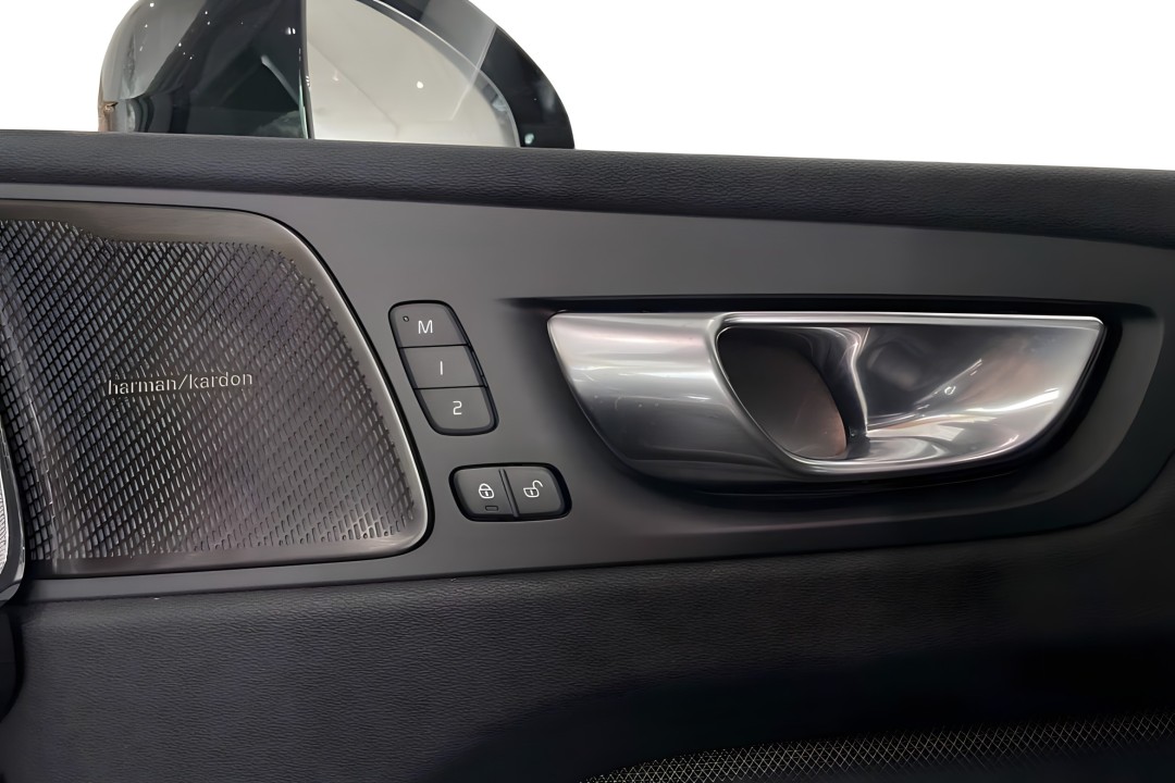 Volvo XC 60 T8 Recharge AWD Ultimate Dark - foto 17
