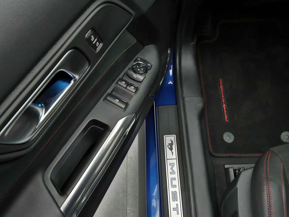 Ford Mustang GT - foto 27