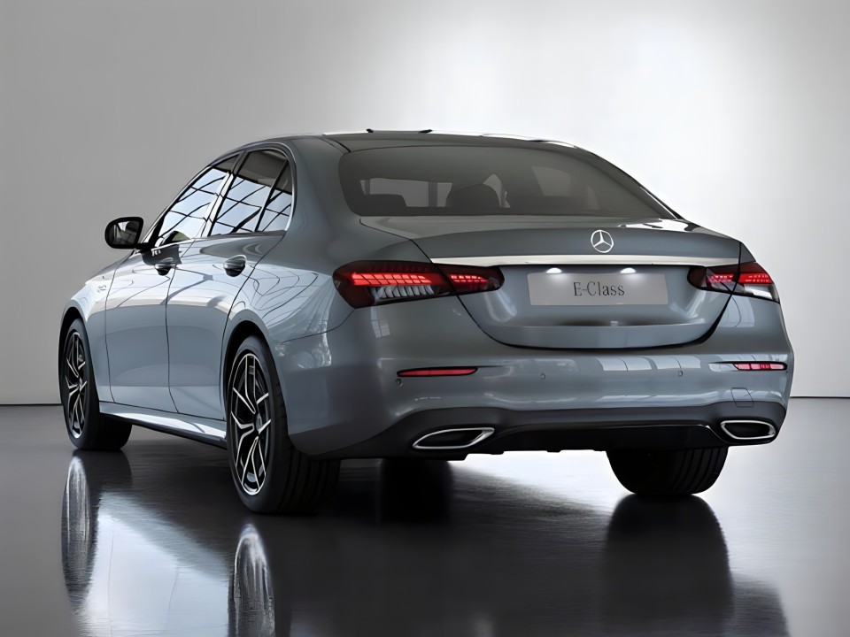 Mercedes-Benz E 220d 4MATIC AMG Line - foto 8