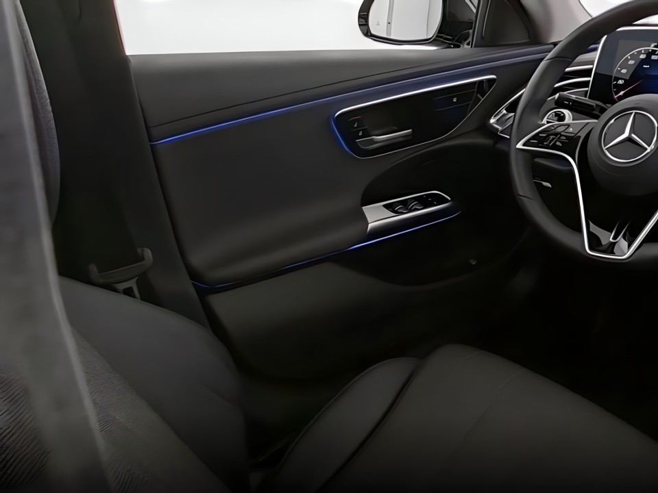 Mercedes-Benz E 300e Avantgarde - foto 7