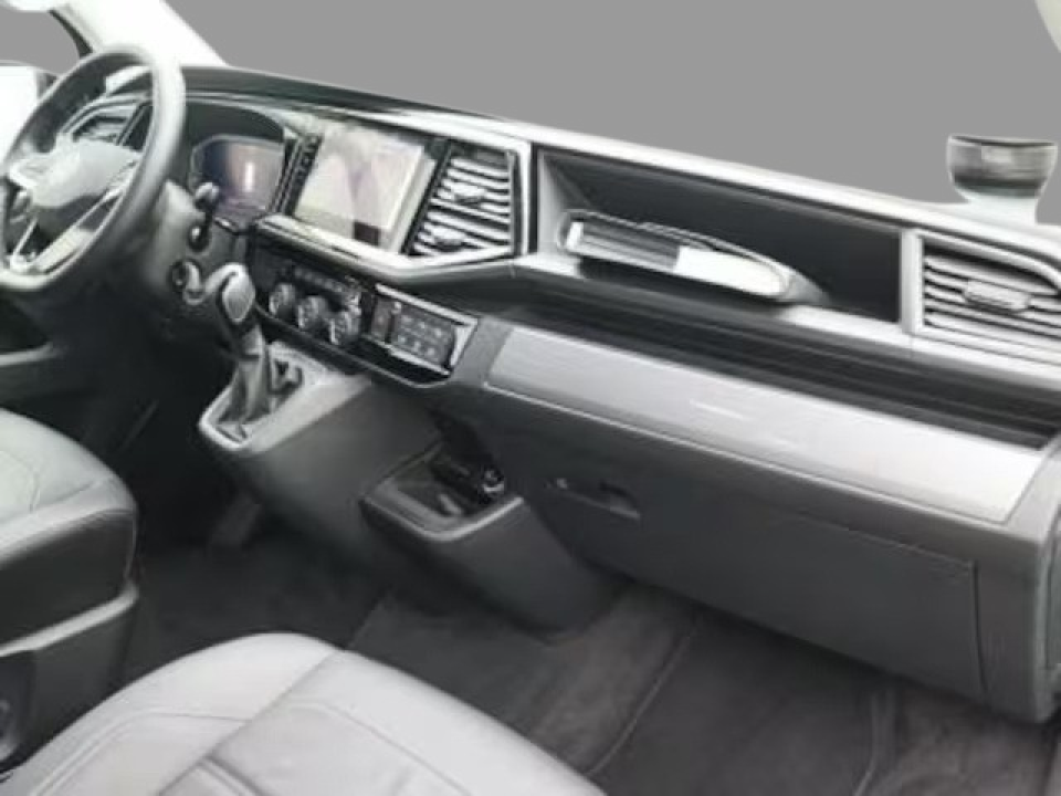Volkswagen Multivan Highline T6.1 2.0TDI DSG 4MOTION (3)