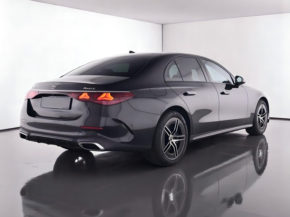 Mercedes-Benz E 300e 4MATIC AMG Line (5)