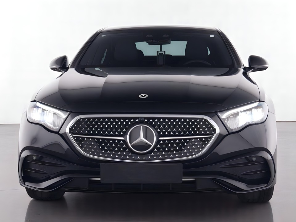 Mercedes-Benz E 300e 4MATIC AMG Line (2)