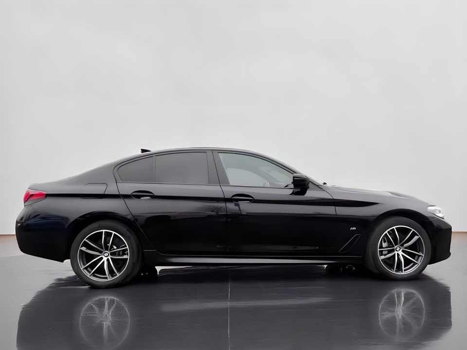 BMW Seria 5 540i xDrive M-Sport (2)