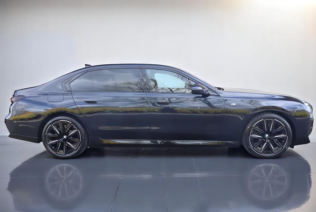 BMW Seria 7 750e xDrive (2)