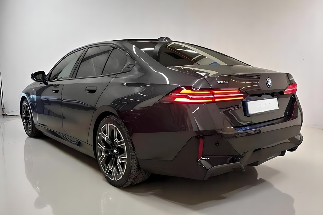 BMW Seria 5 530e xDrive M-Sport (5)