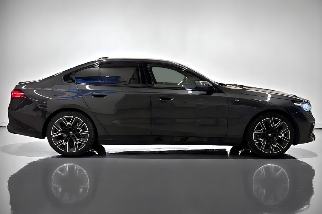BMW Seria 5 530e xDrive M-Sport (2)