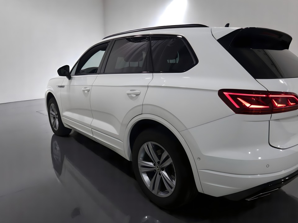 Volkswagen Touareg 3.0 TDI R-Line (3)