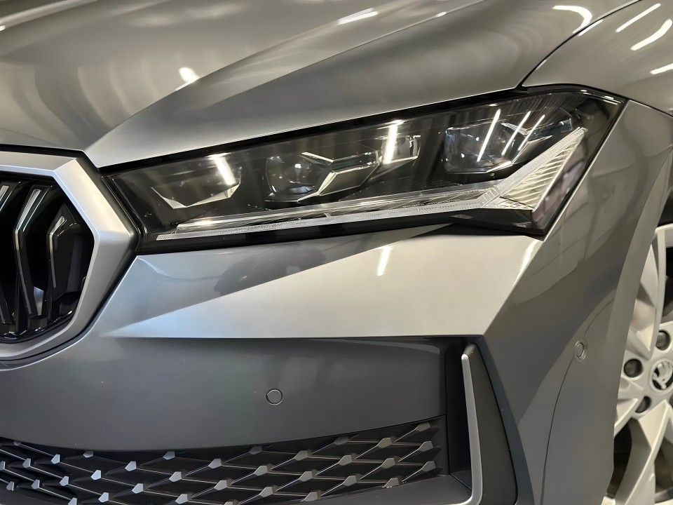 Skoda Superb Selection 2.0TDI DSG - foto 35