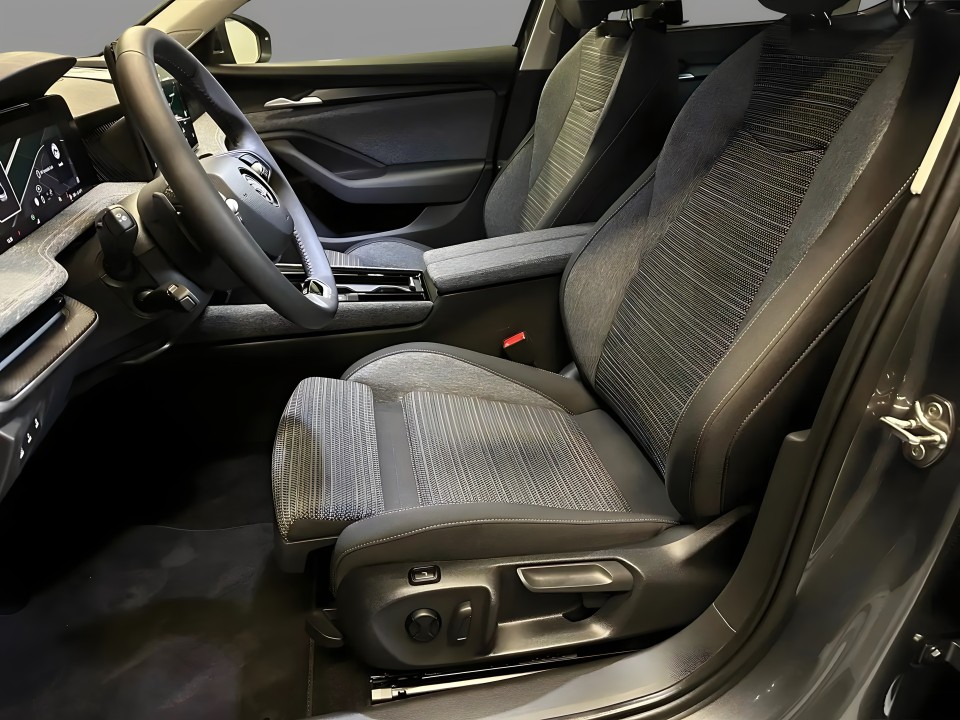 Skoda Superb Selection 2.0TDI DSG - foto 12