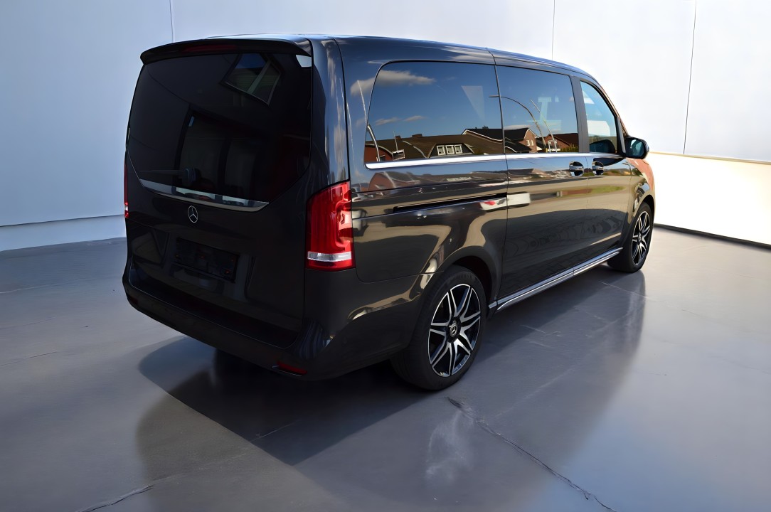 Mercedes-Benz V 300d 4MATIC AMG Line (3)