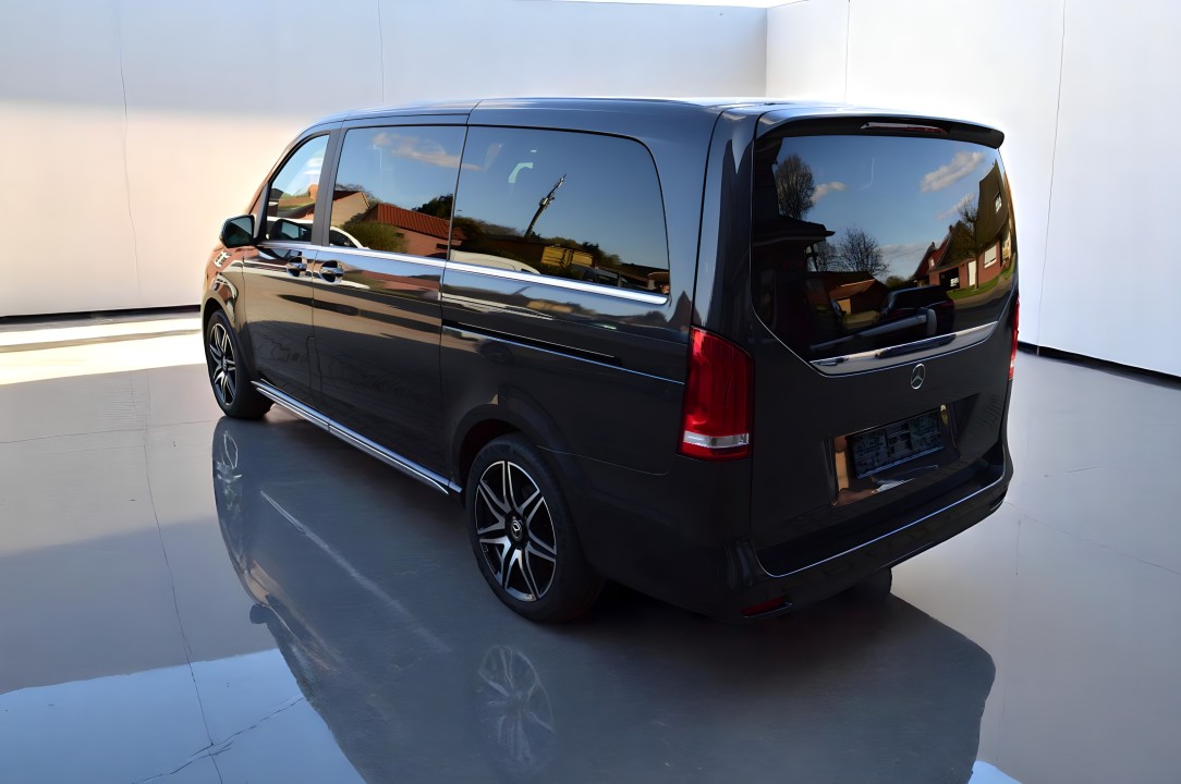 Mercedes-Benz V 300d 4MATIC AMG Line (5)
