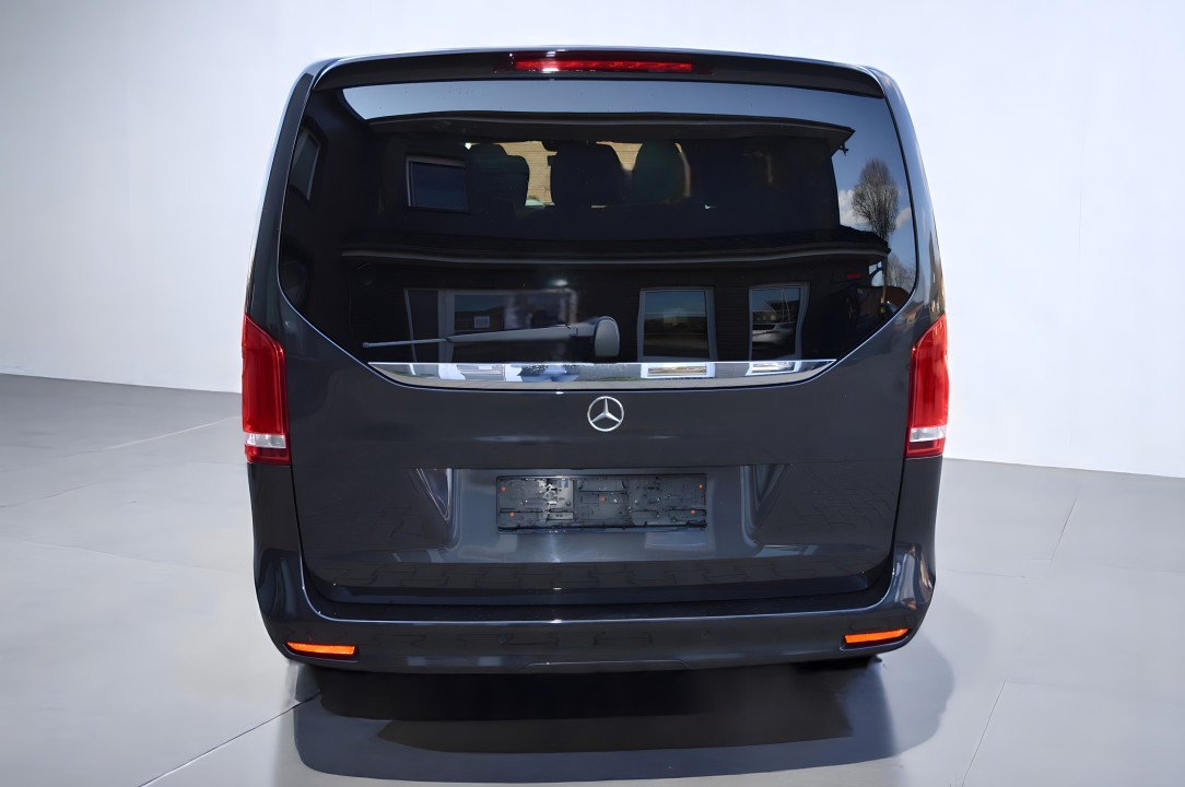 Mercedes-Benz V 300d 4MATIC AMG Line (4)