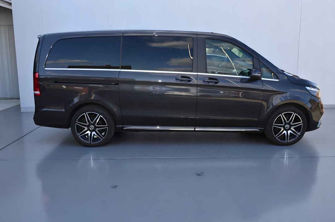 Mercedes-Benz V 300d 4MATIC AMG Line (2)