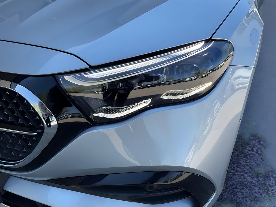 Mercedes-Benz E 220d 4MATIC AMG Line - foto 13