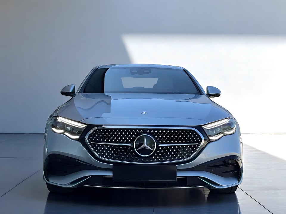 Mercedes-Benz E 220d 4MATIC AMG Line (2)