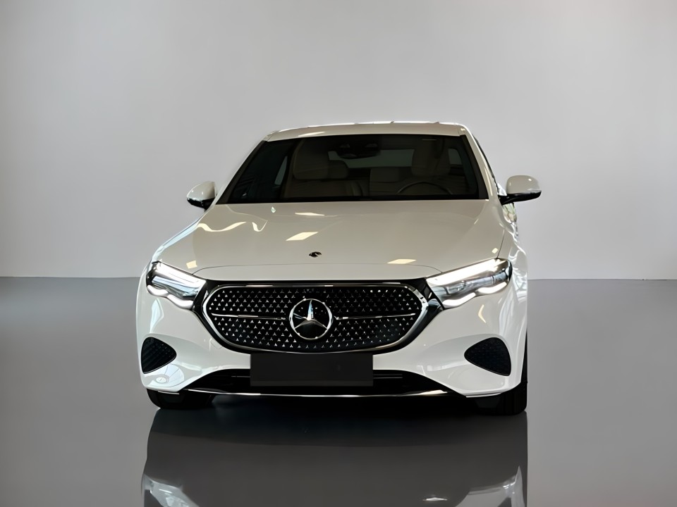 Mercedes-Benz E 300 e 4MATIC Sedan (5)