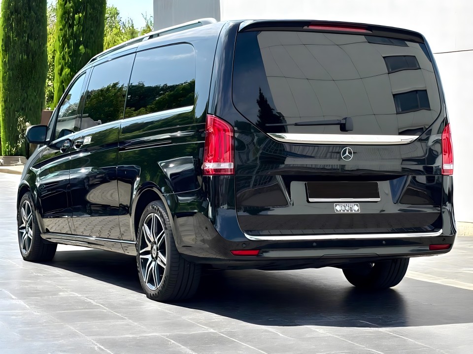 Mercedes-Benz V 300d AMG (4)