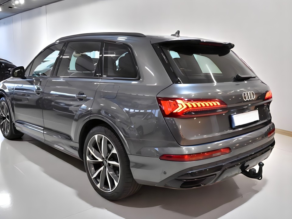 Audi Q7 60 TFSIe S-line (4)