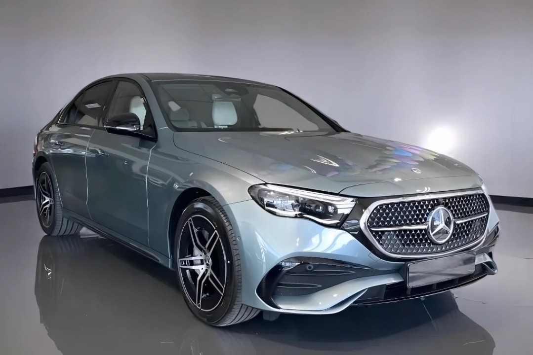 Mercedes-Benz E 300e 4MATIC AMG Line