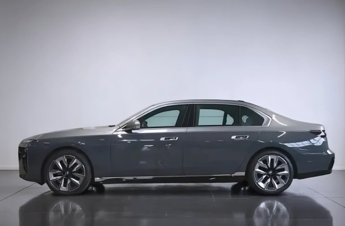 BMW Seria 7 740d xDrive M-Sport (3)