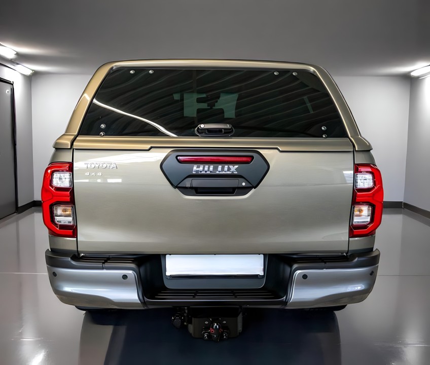 Toyota Hilux 2.8D Invincible (4)