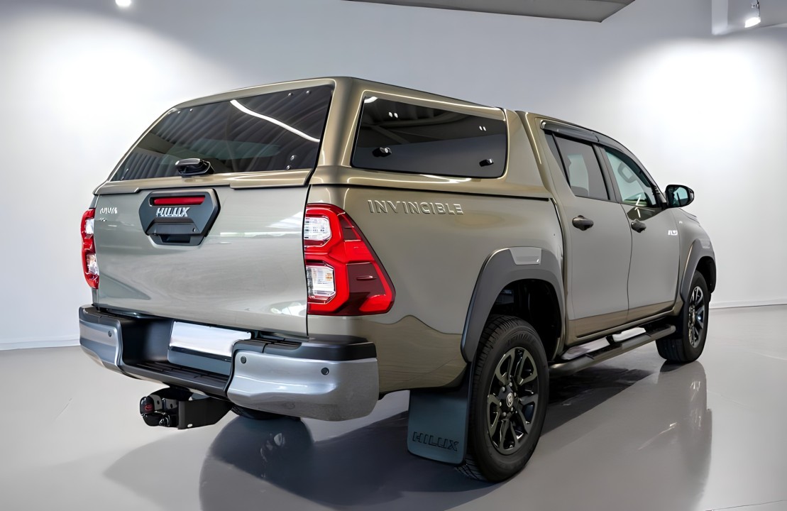 Toyota Hilux 2.8D Invincible (3)