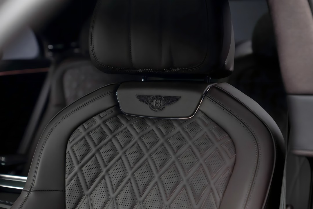Bentley Flying Spur V8 Azure - foto 21