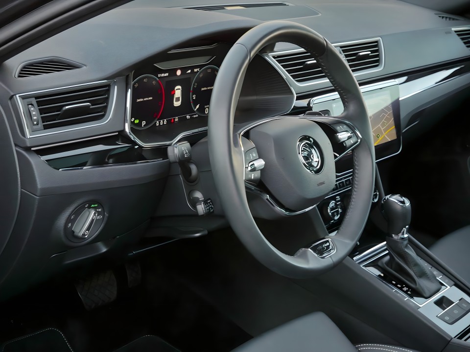 Skoda Superb Laurin&Klement 2.0TDI DSG - foto 8