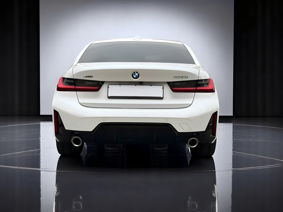 BMW Seria 3 330i xDrive M-Sport (4)