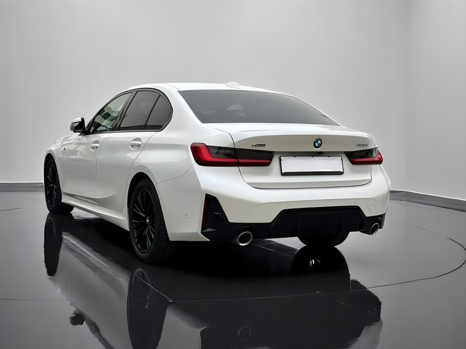 BMW Seria 3 330i xDrive M-Sport (5)