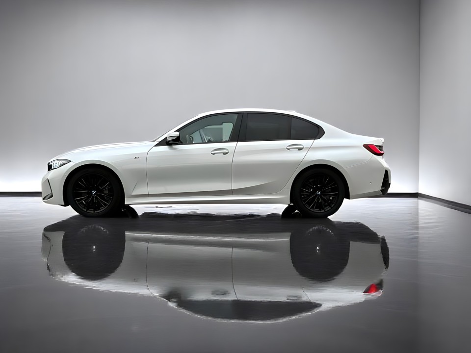BMW Seria 3 330i xDrive M-Sport - foto 6