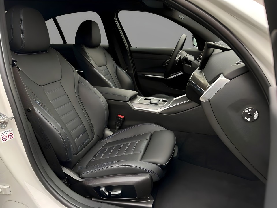 BMW Seria 3 330i xDrive M-Sport - foto 21