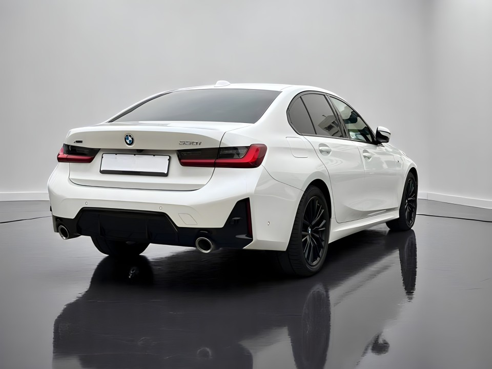 BMW Seria 3 330i xDrive M-Sport (3)