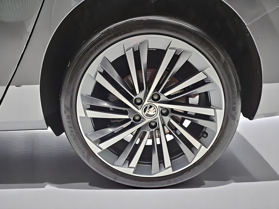 Skoda Superb Laurin&Klement 2.0TDI DSG 4x4 - foto 18